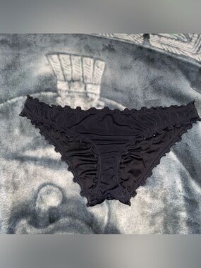 Shade & Shore Black Ruffle Bikini Bottoms